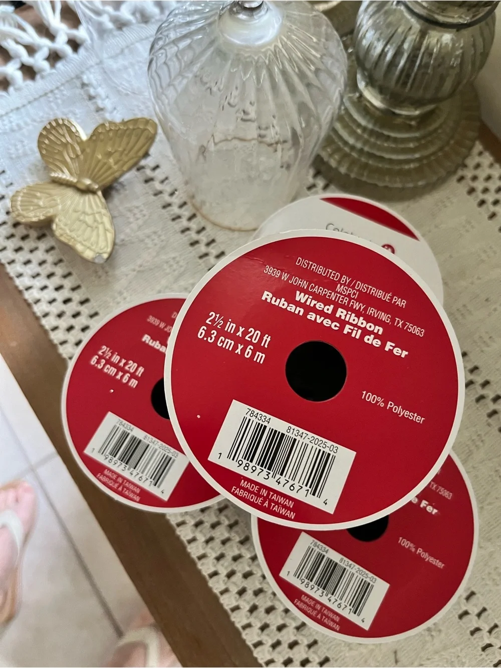 N/A edges ribbon white