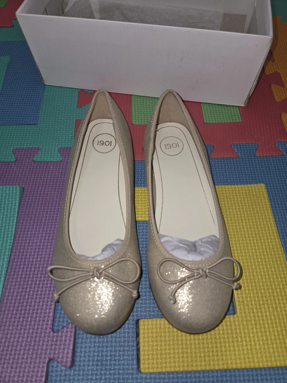 1901 Women's Glitter Ballet Flats in Beige