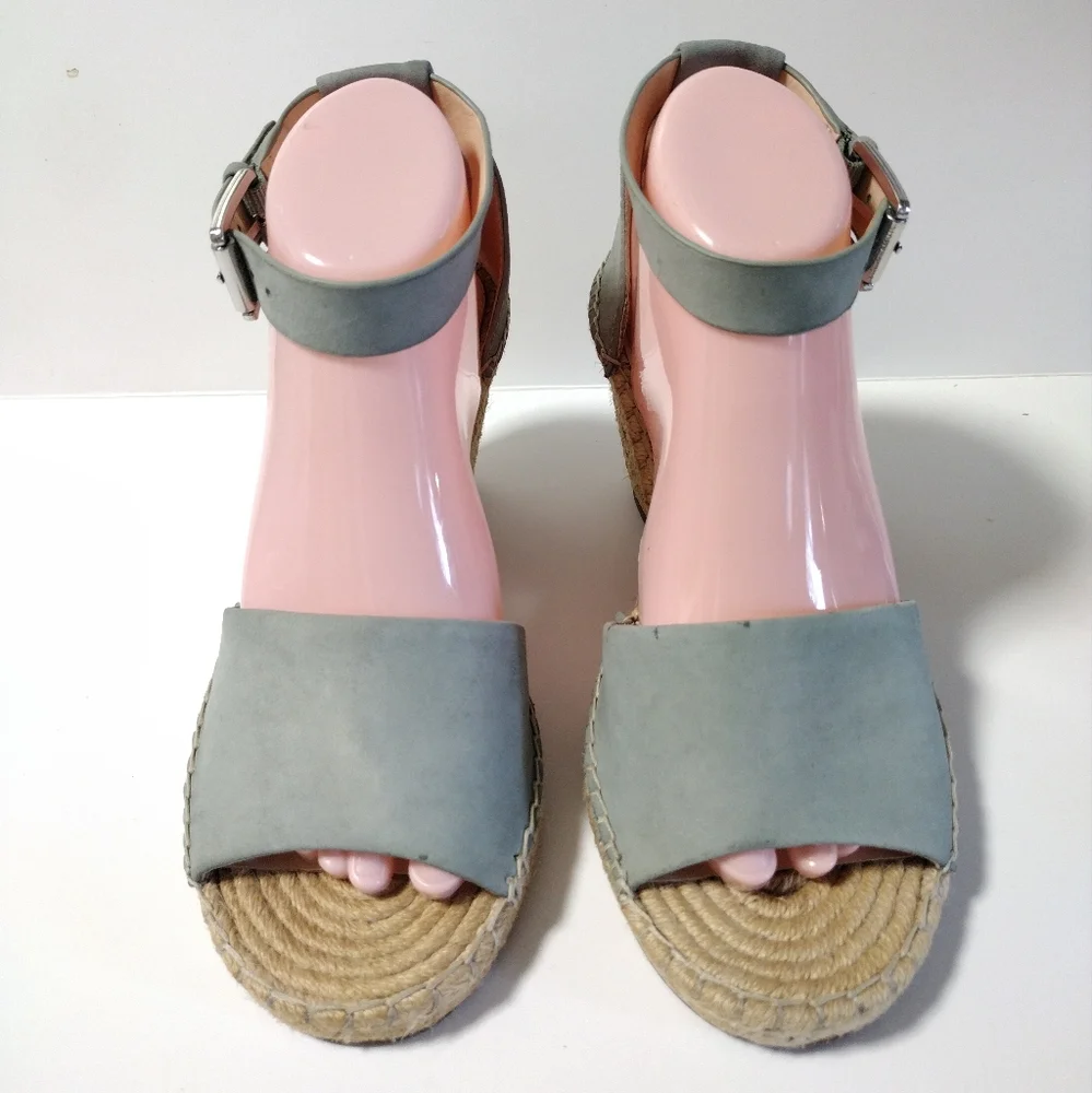 Vince Camuto leera color
