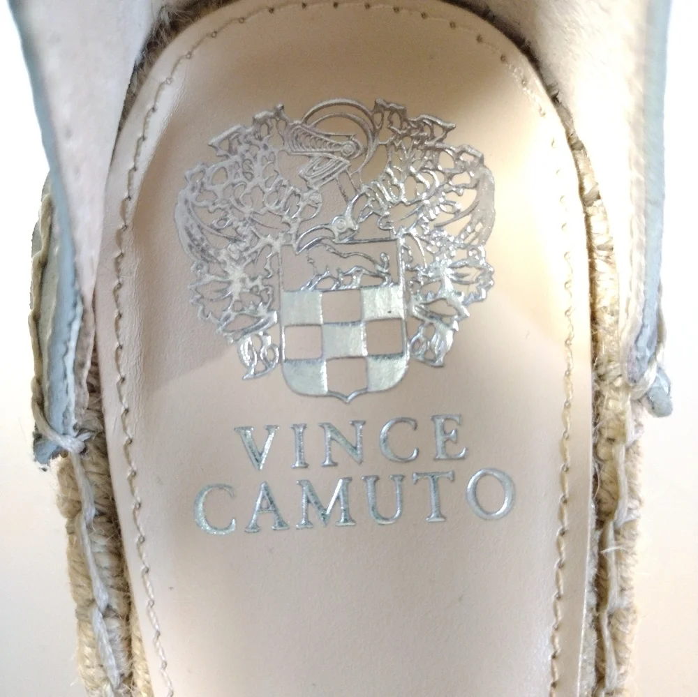 Vince Camuto women band features