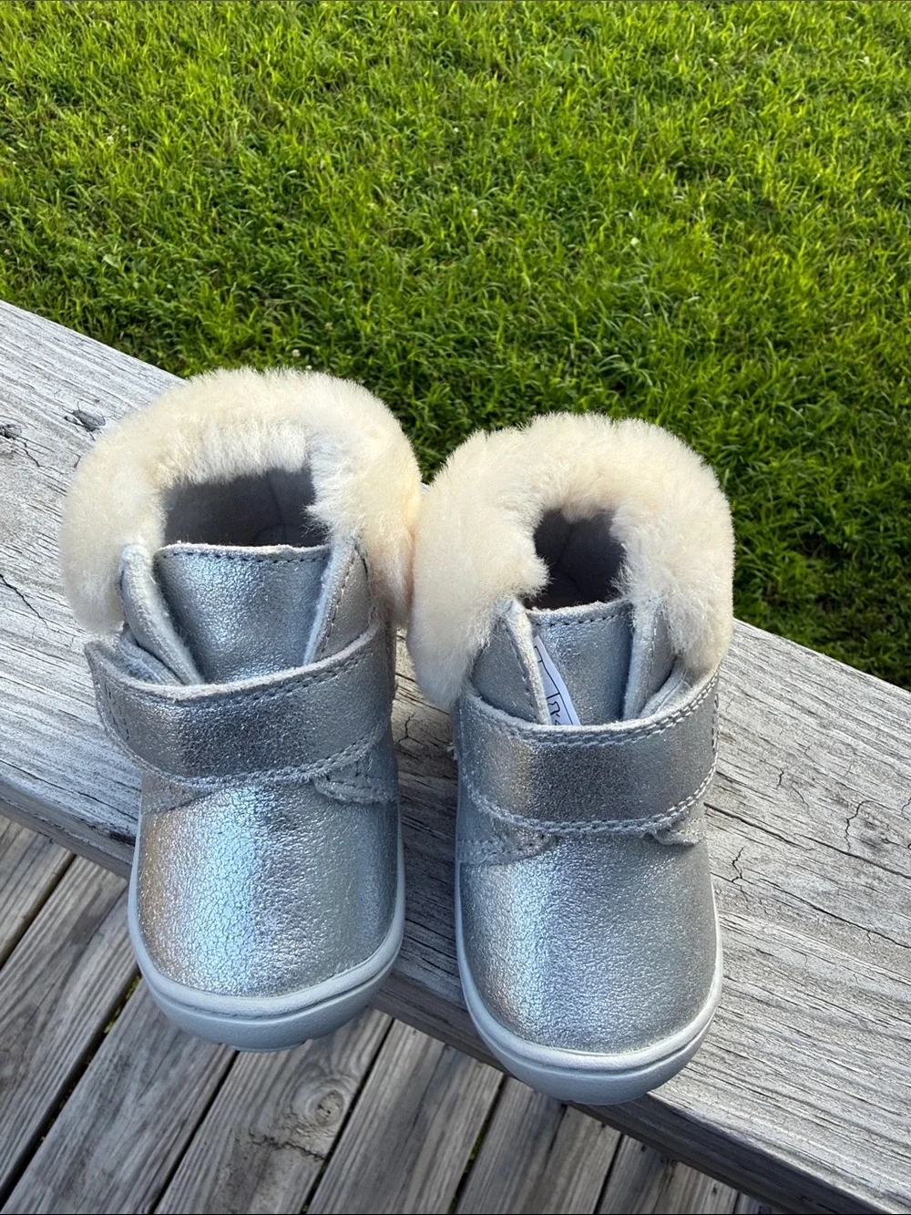 UGG shiny silver