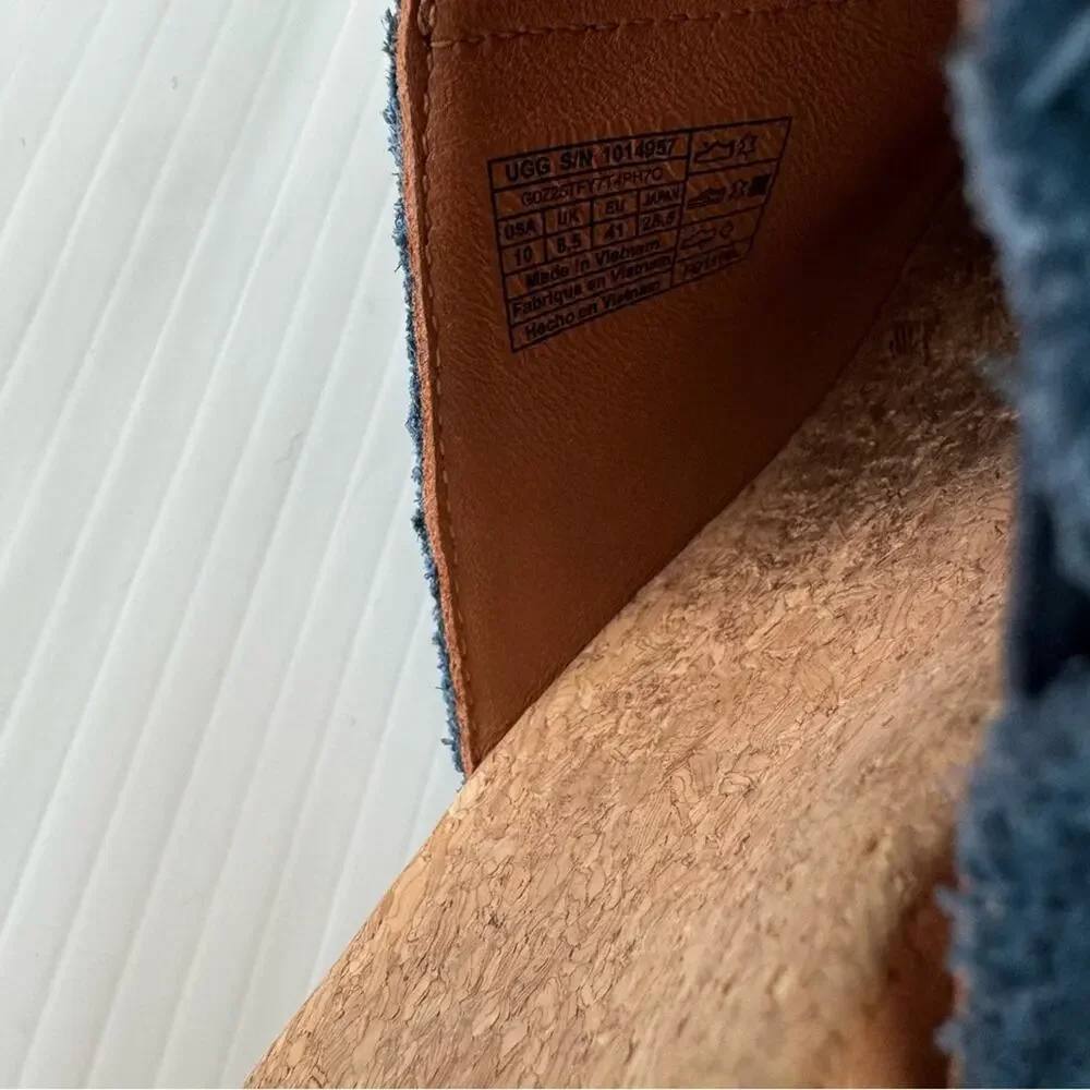 UGG dane suede