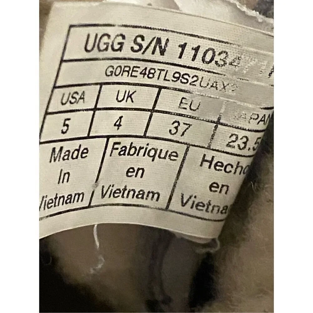 UGG shown eu stiching