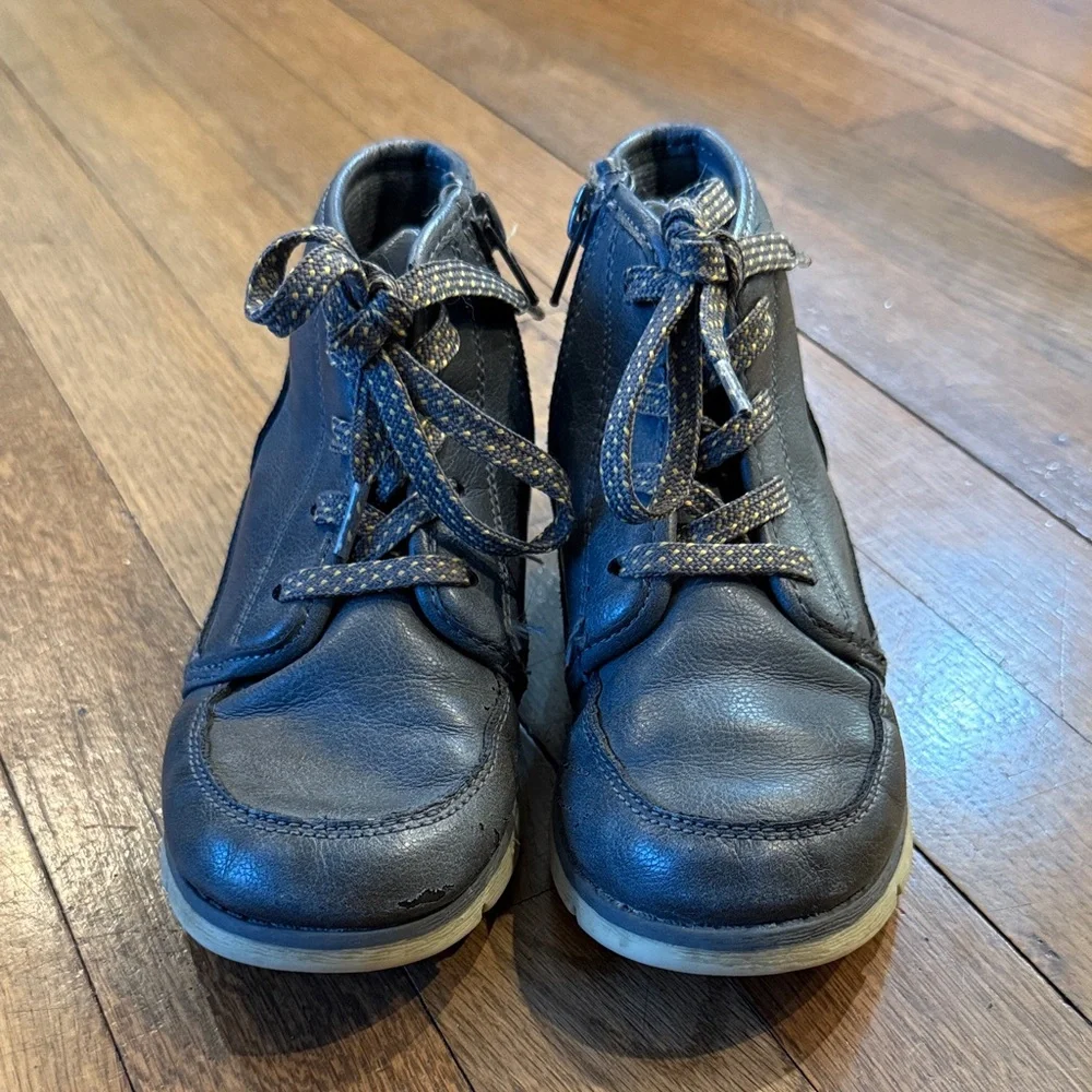 OshKosh B'gosh | Gray Chukka Boots for Toddler Boys