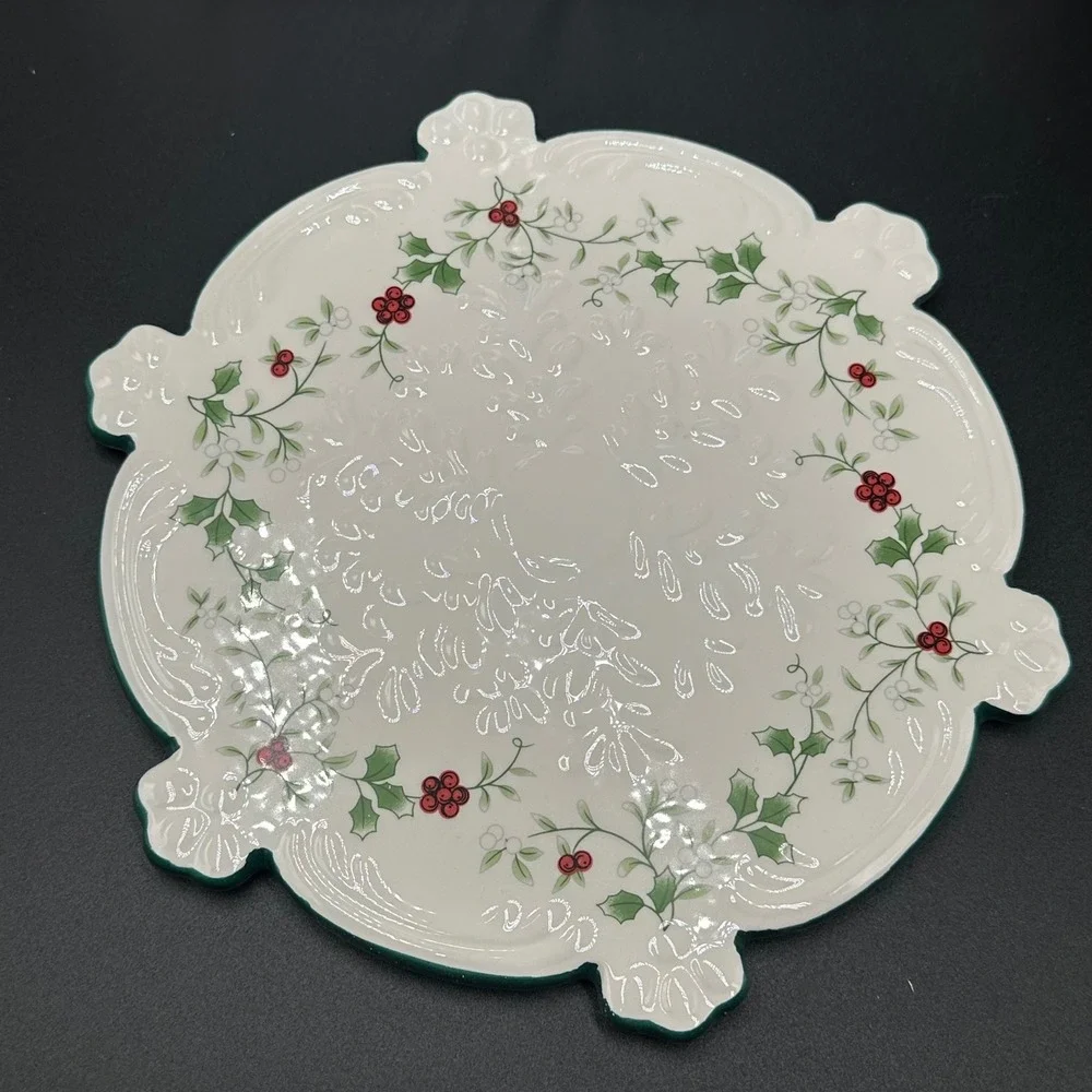 Pfaltzgraff Winterberry Snowflake Trivet 9in White Holly Berry Christmas Festive