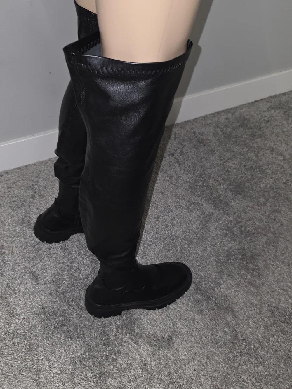 Zara sleek over