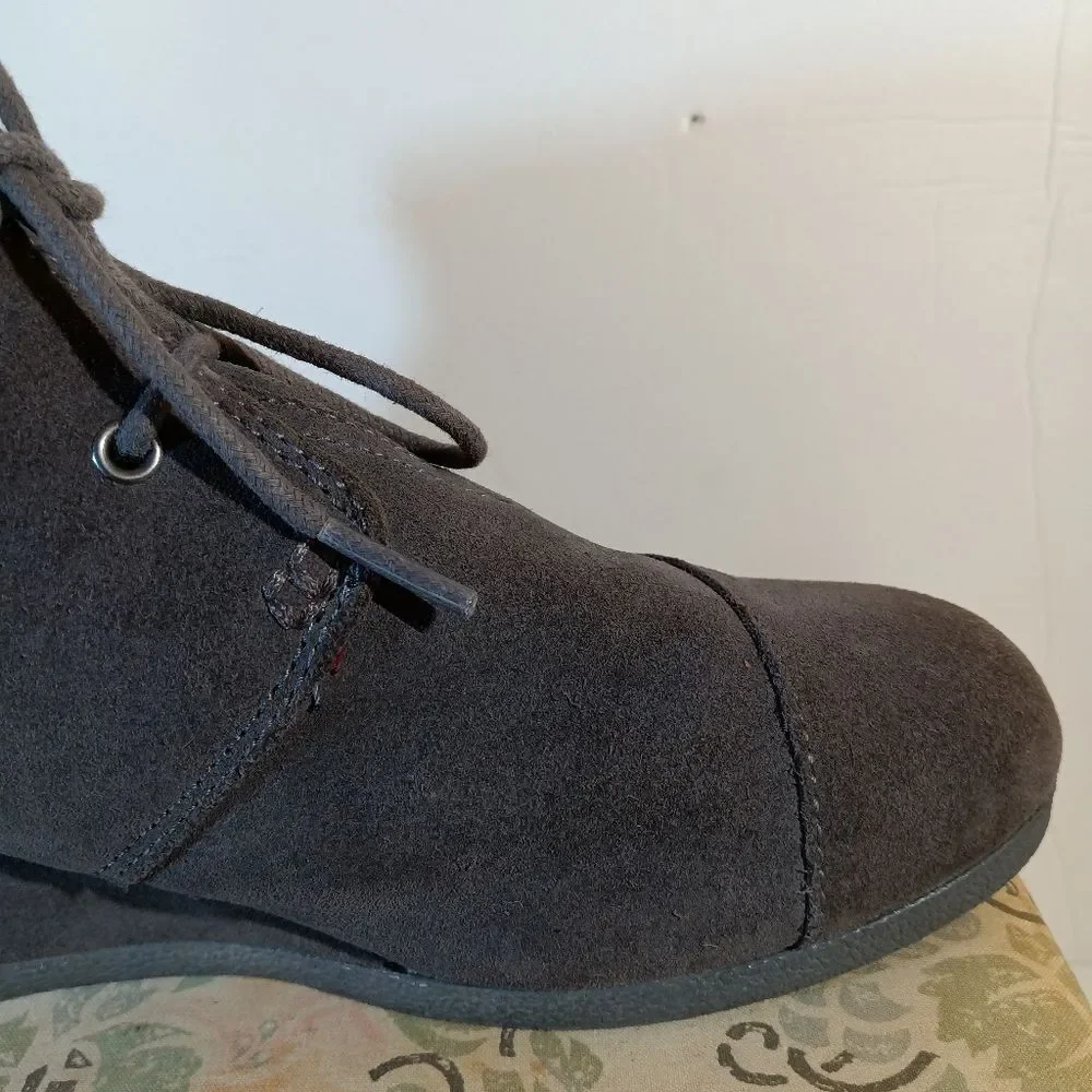 Toms grey suede