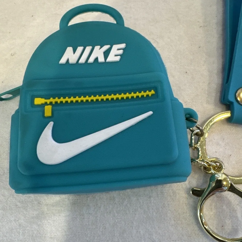 The Unbranded Brand silicone zip