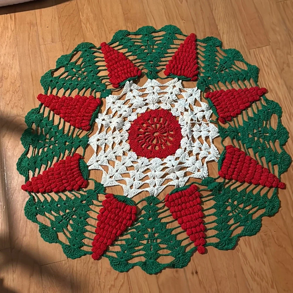 Vintage Crochet Strawberry Tabletop Doily Tablecloth 34