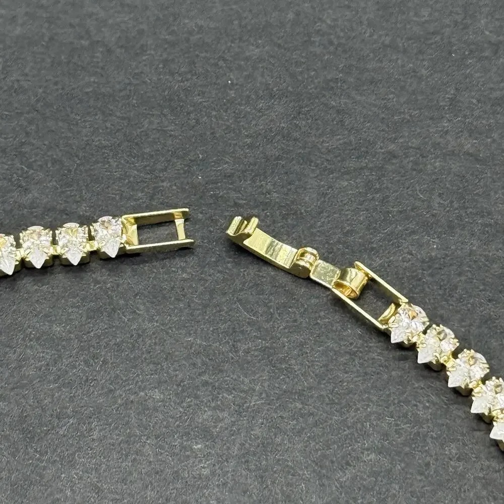 Unbranded gold tone