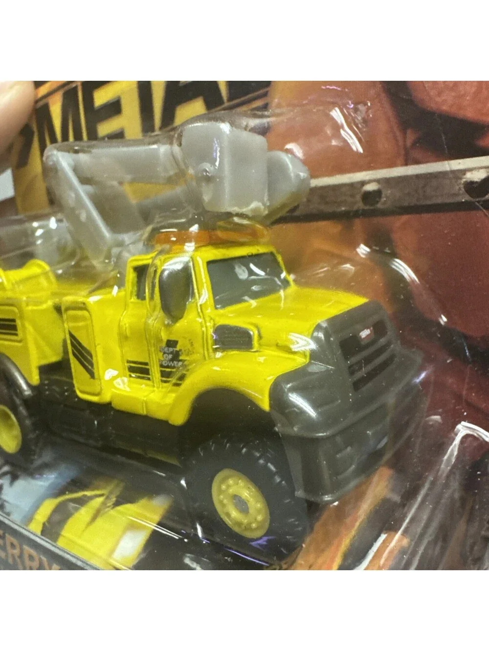 Tonka Metal Cherry Picker Bucket Truck City Defenders 1:64 Yellow 2014