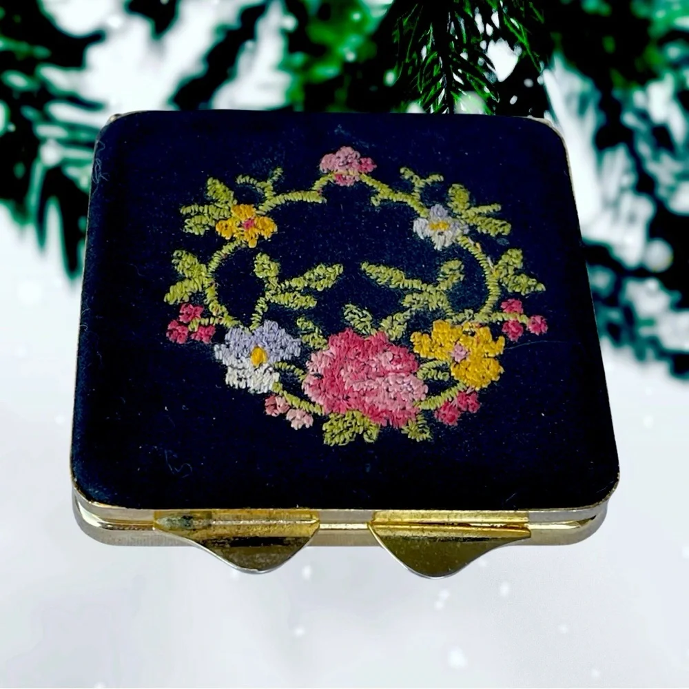 Unbranded/vintage collectable exquisite vintage