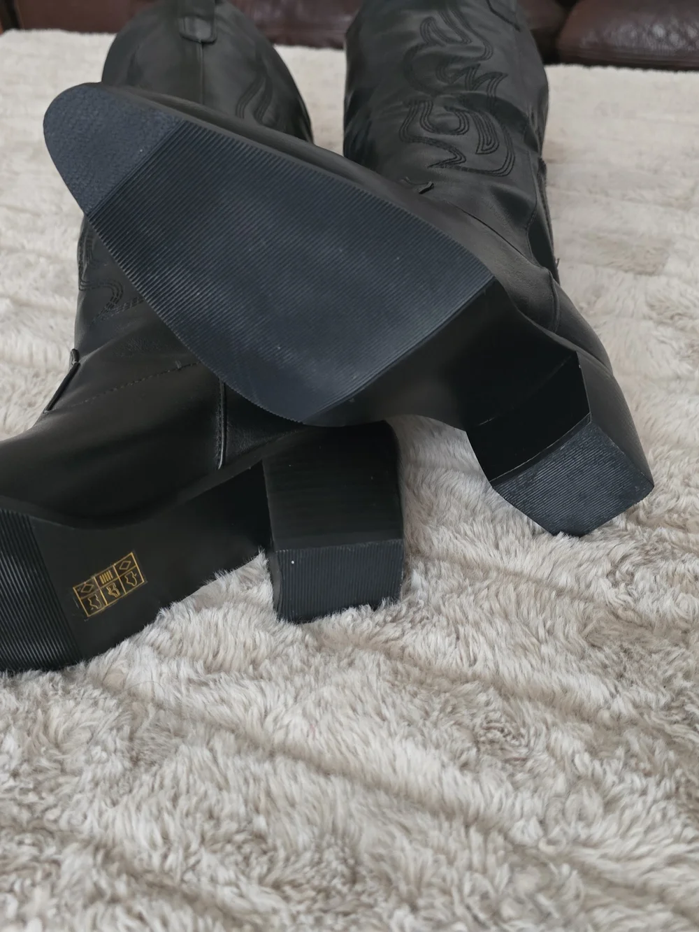 N/A black faux