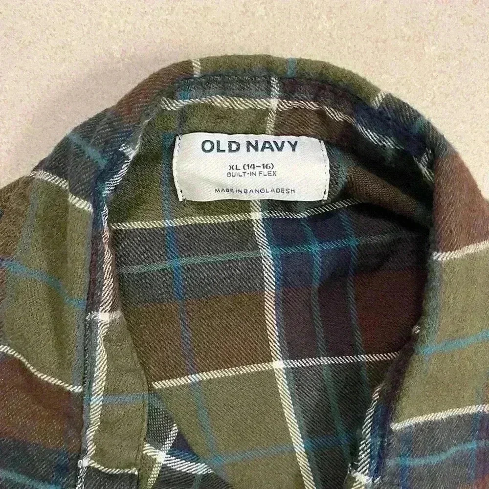Old Navy flannel plaid button down shirt XL size 14-16 boys in EUC