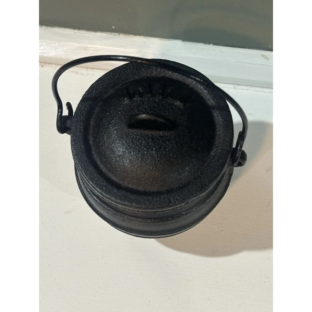 INIW Mini Cauldron Candle