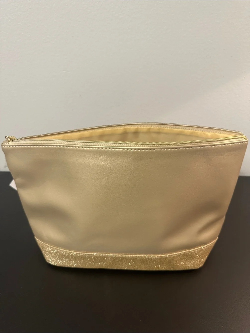 NWT Jimmy Choo Gold Parfumes Cosmetic Pouch w Glitter Trim & Gold Zipper Charm