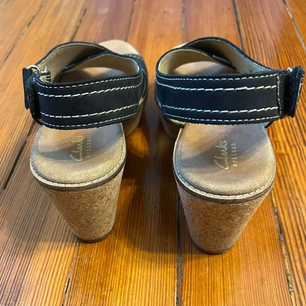 Clarks Artisan Caslynn suede Cross Strap Cork Wedge Black Sandals Women's Size 9