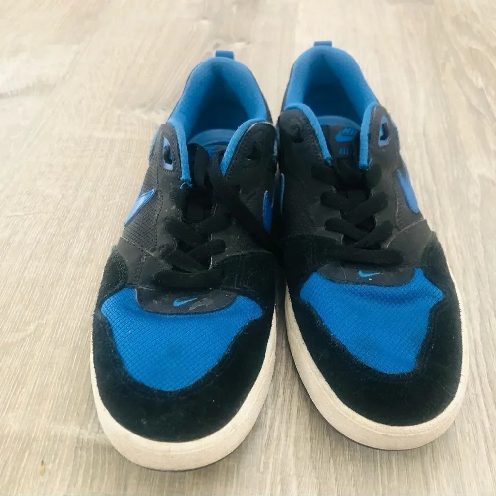 Nike youth or