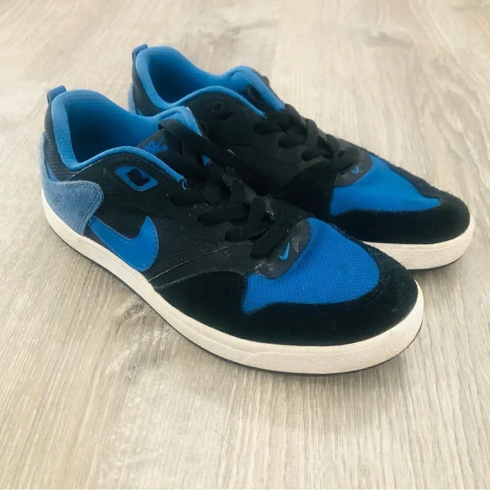 Nike youth or