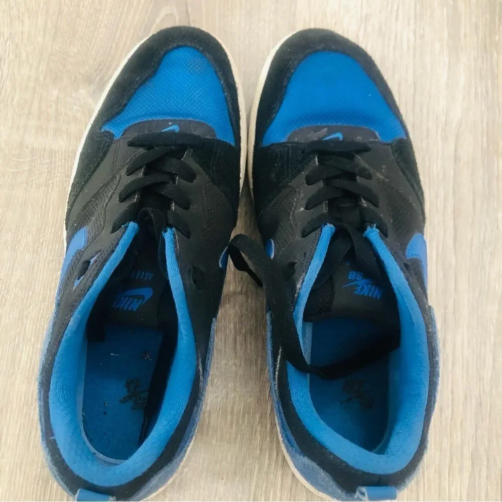 Nike youth or