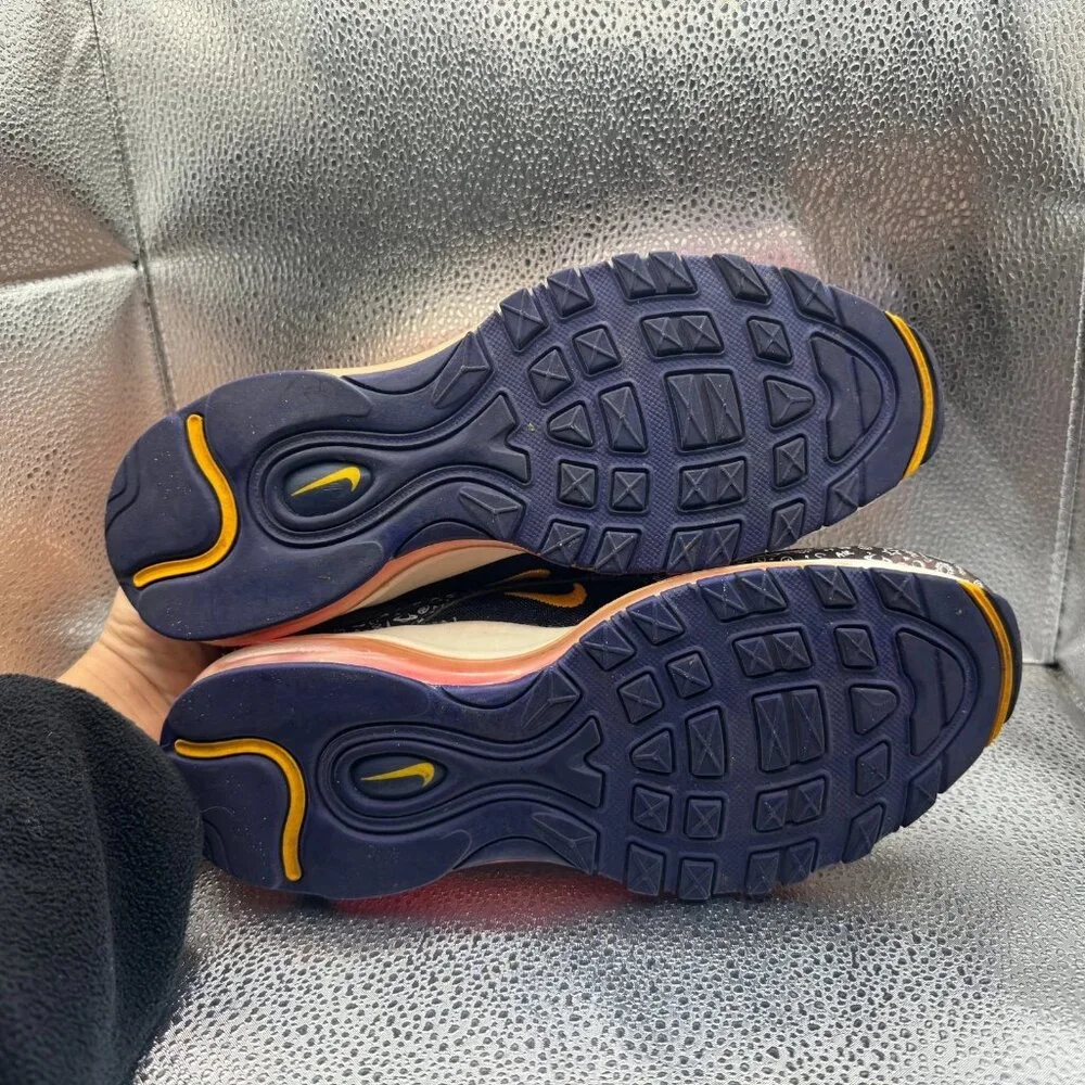 Nike product pair