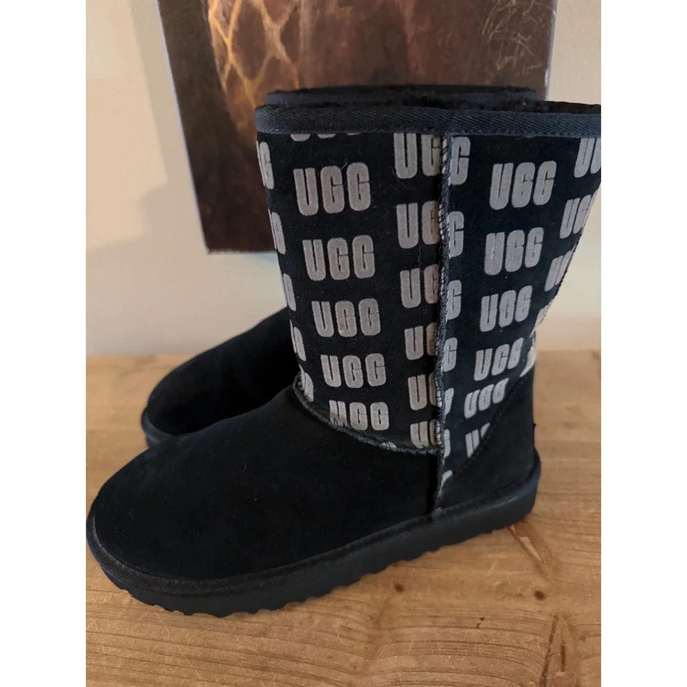 UGG classic short