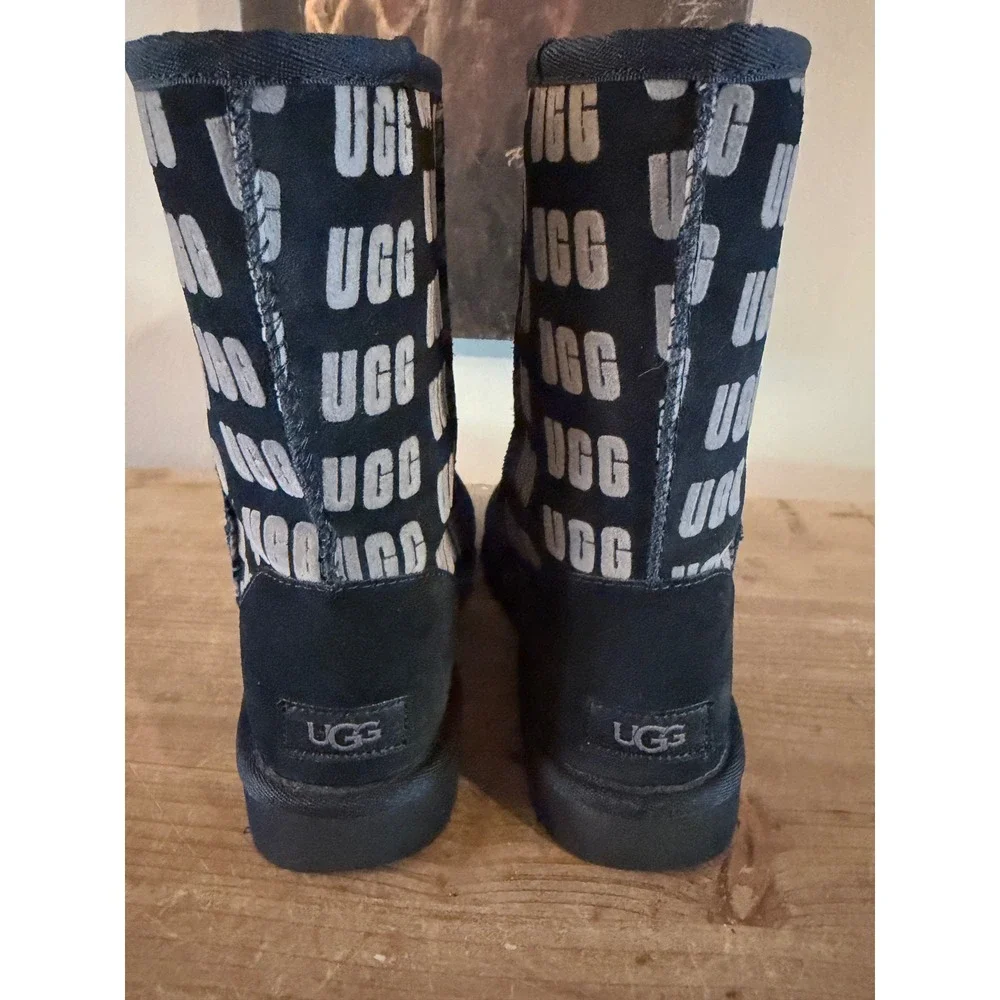 UGG classic short
