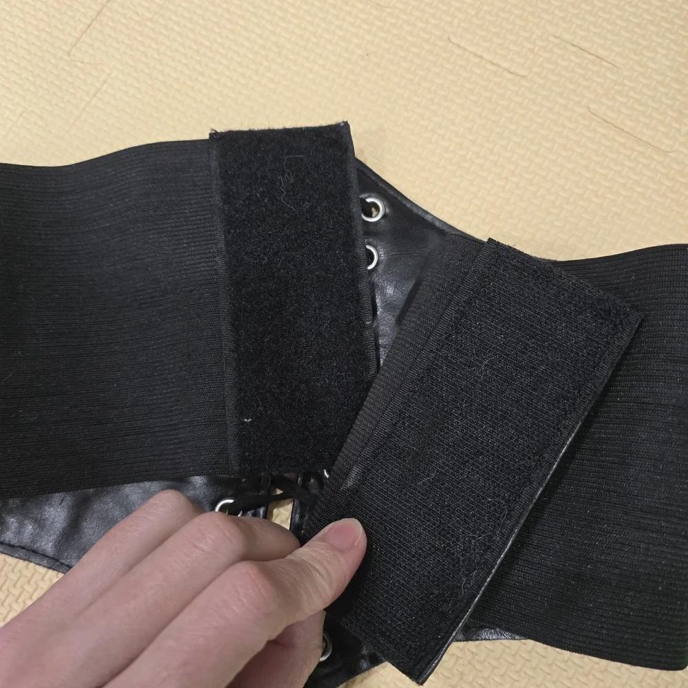 The Unbranded Brand black waist