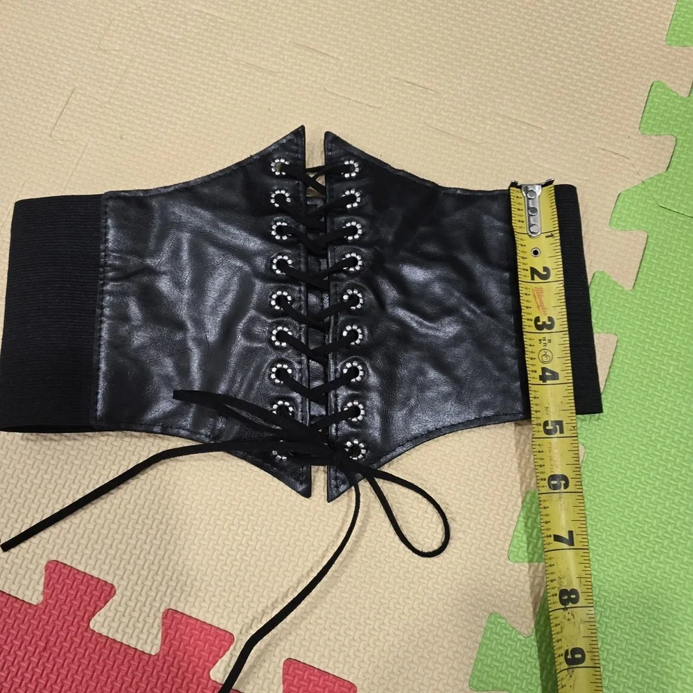 The Unbranded Brand black waist