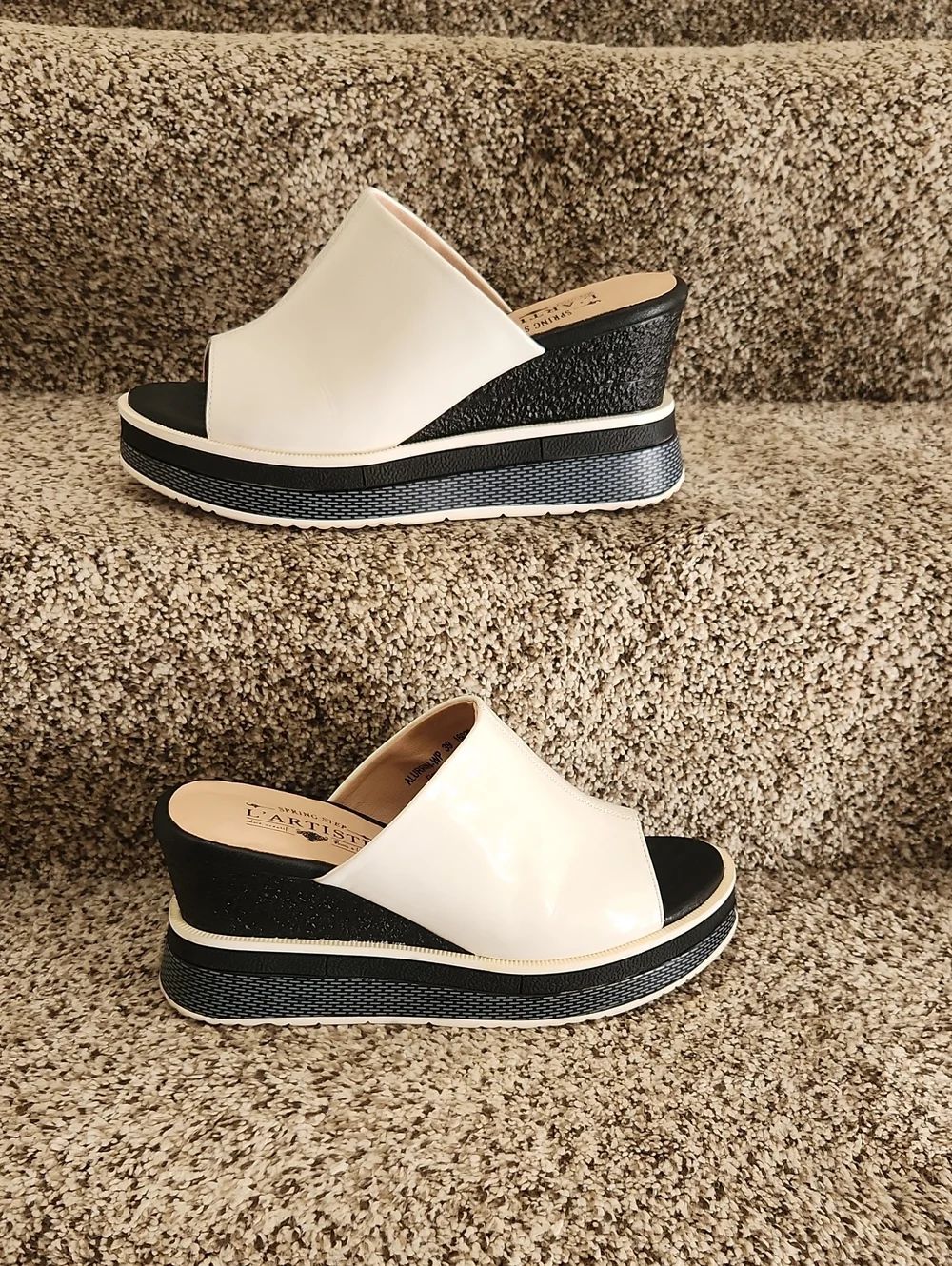 L'Artiste Spring Step White Slide Wedge Sandals for Women - Platform Comfort EUC