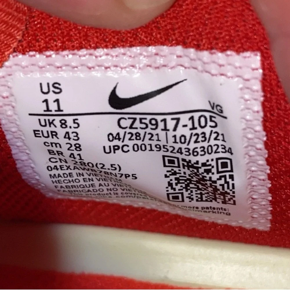 Nike dynamic sneakers