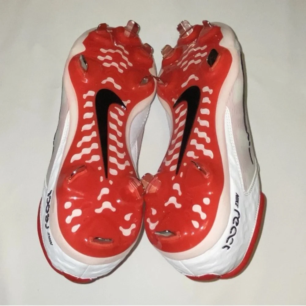 Nike dynamic sneakers