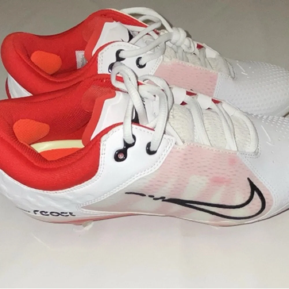 Nike dynamic sneakers