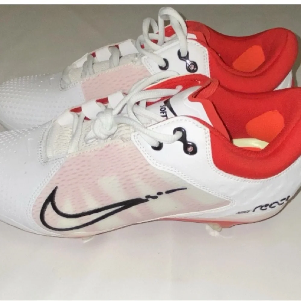 Nike dynamic sneakers