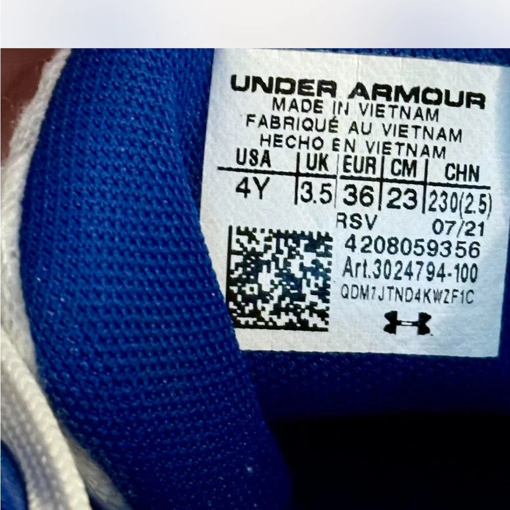 Under Armour dynamic sneakers