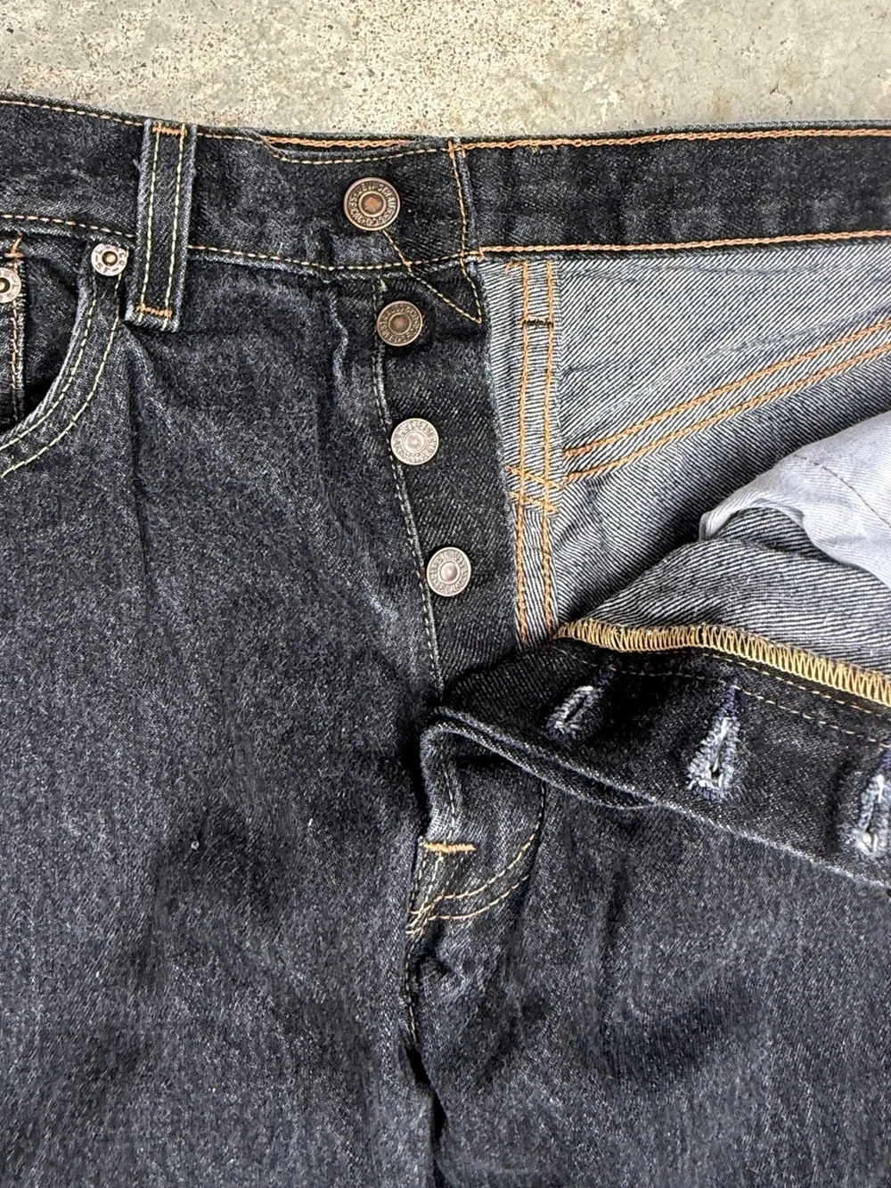 Levis classic dark