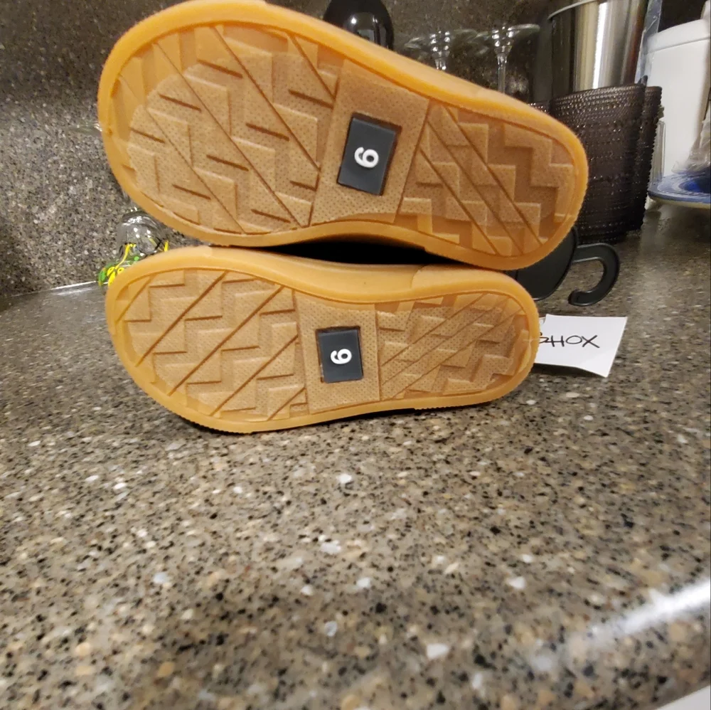 Brand new‎ Toddler 6 black sneakers