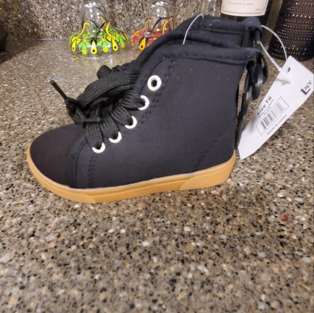 Brand new‎ Toddler 6 black sneakers