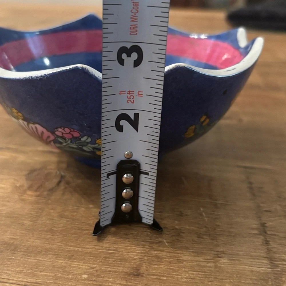 Vintage pottery edge interior