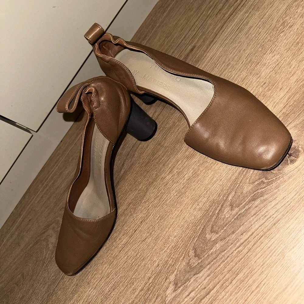 Gray Matters pump khaki