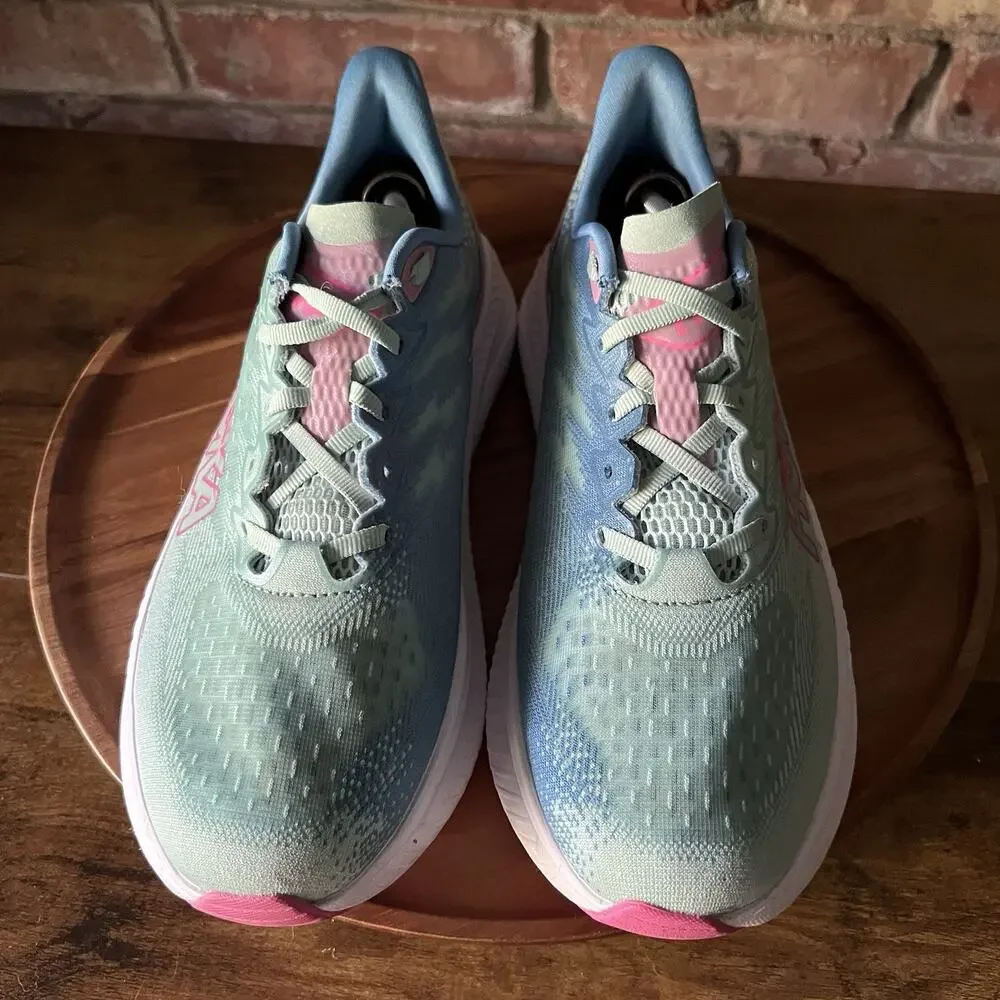 Hoka One One hoka one