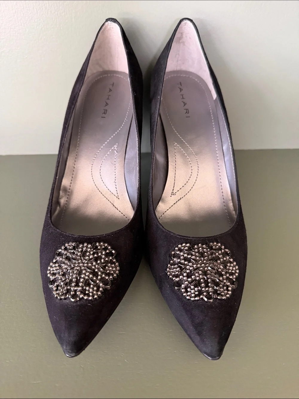 Tahari elegant pointed