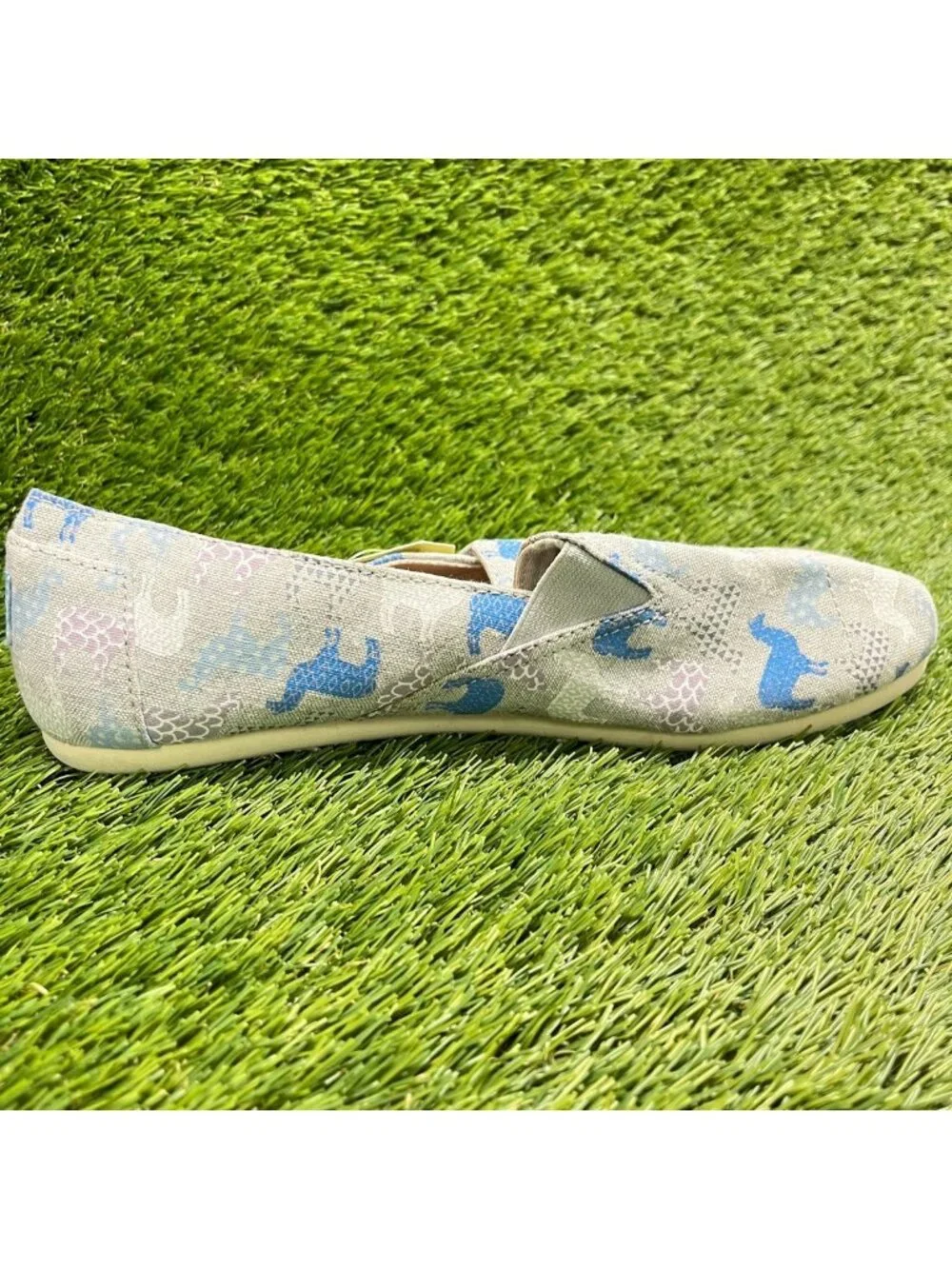 Toms shoe carefully time