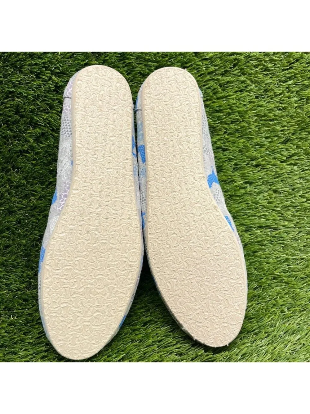 Toms or wear please