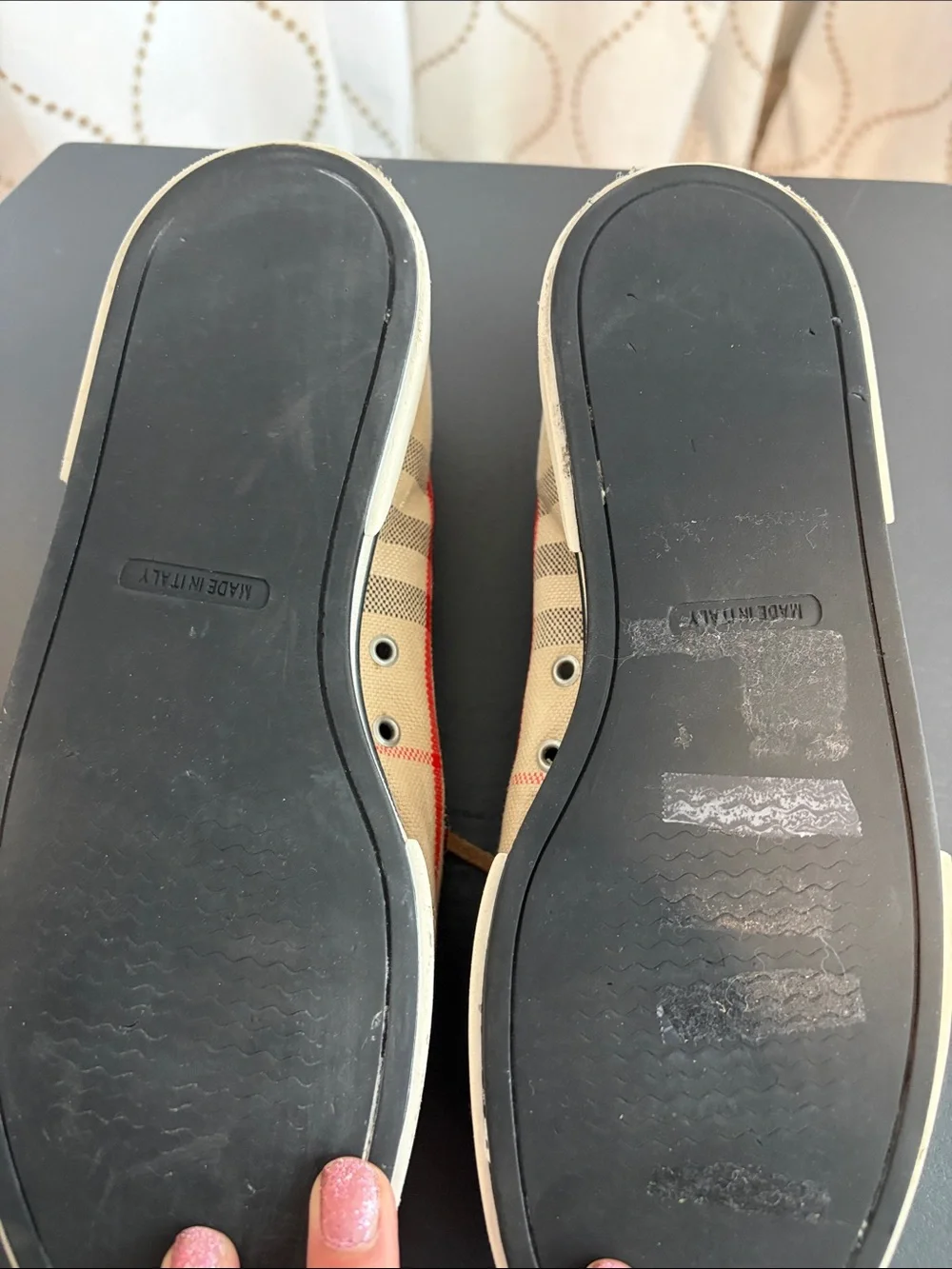 Burberry flats signature