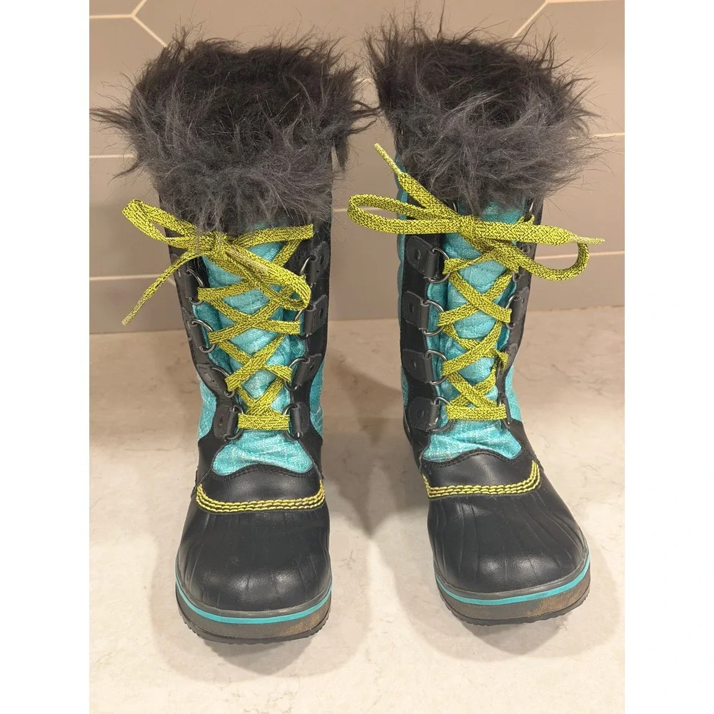 Sorel slippery feet quilted
