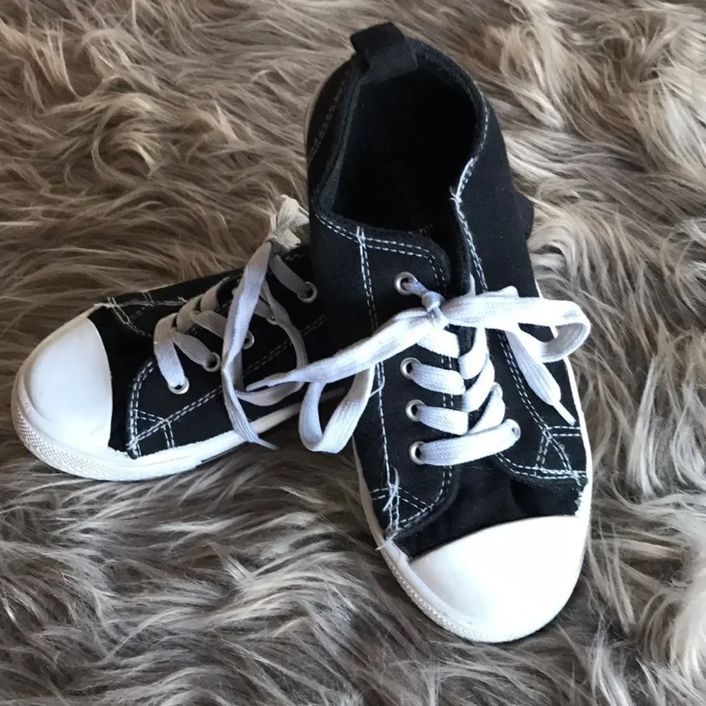Black canvas low top sneakers kids 2