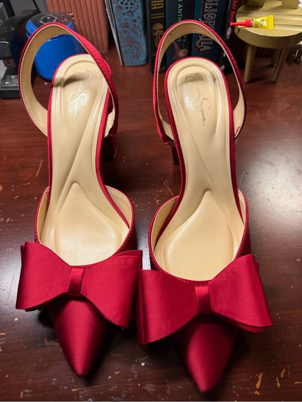 Jessica Simpson stylish red