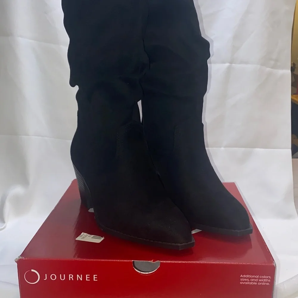 Journee Collection strap were pull