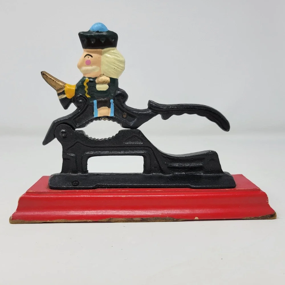 Cast Iron‎ Nutcracker Patriotic Soldier Red Base Vintage
